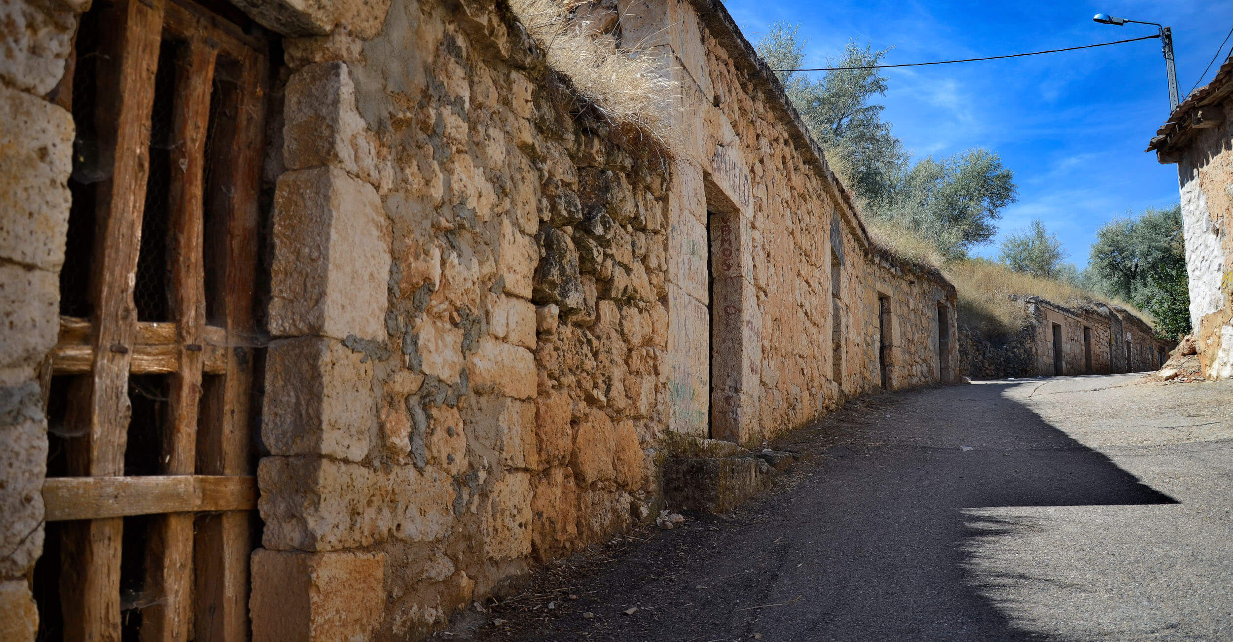 Stone-walled lane, San Martín de Rubiales